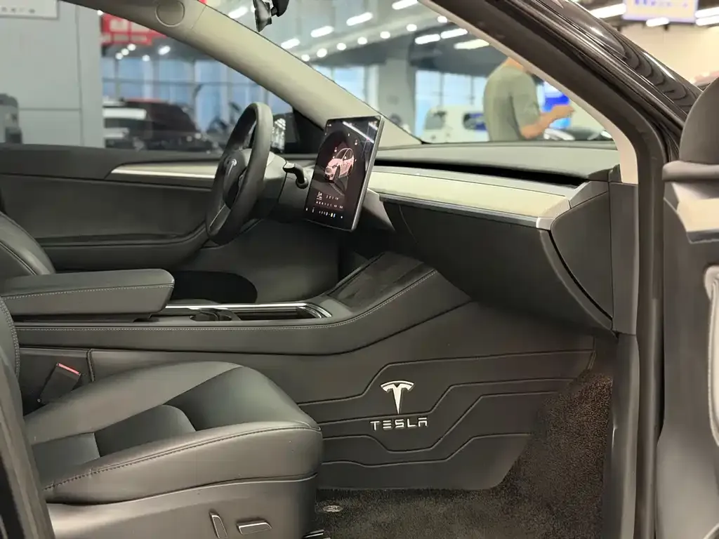 Tesla Model Y — фото 5