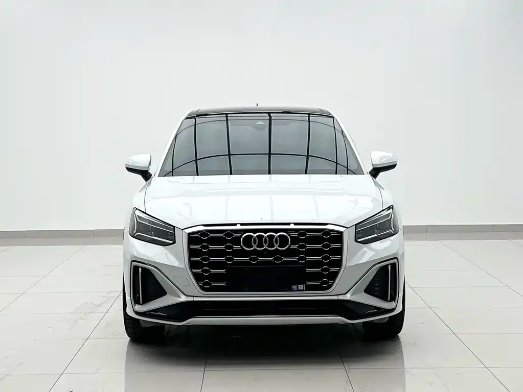 Audi Q2L — фото 9