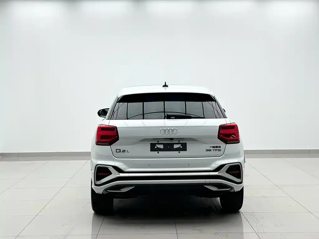 Audi Q2L — фото 4