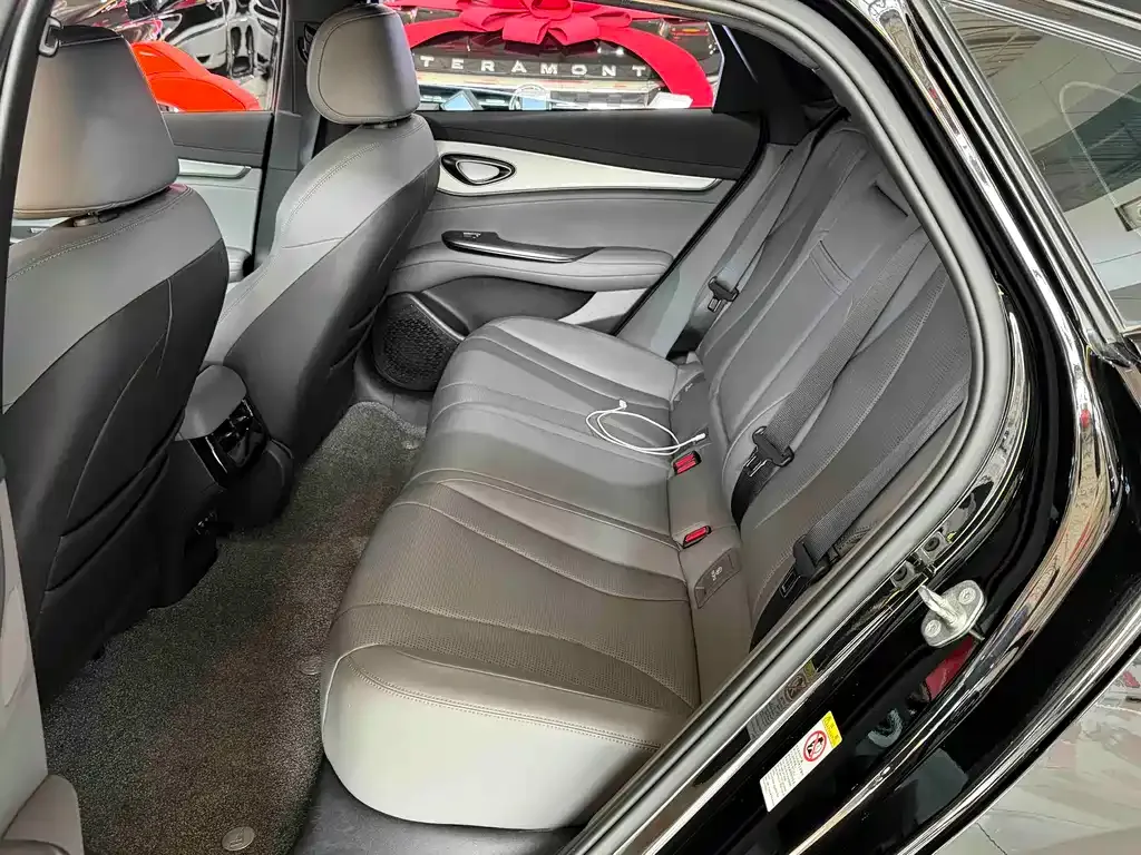 BYD Seal 07 DM-i — фото 9