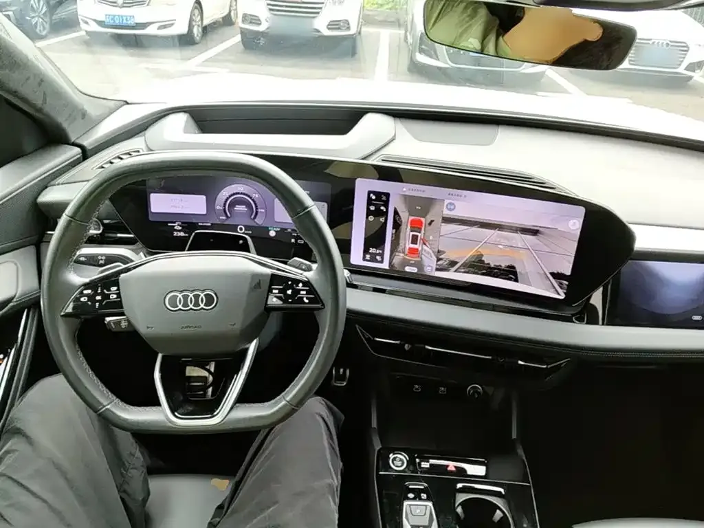 Audi Q6L e-tron — фото 2