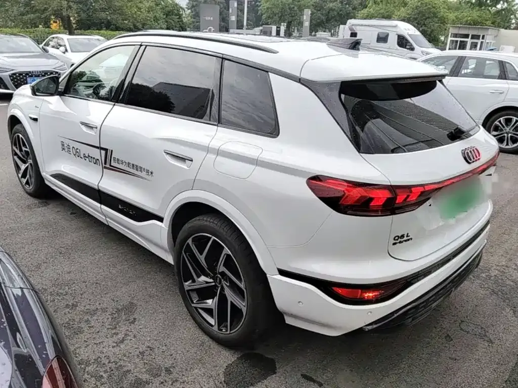 Audi Q6L e-tron — фото 3