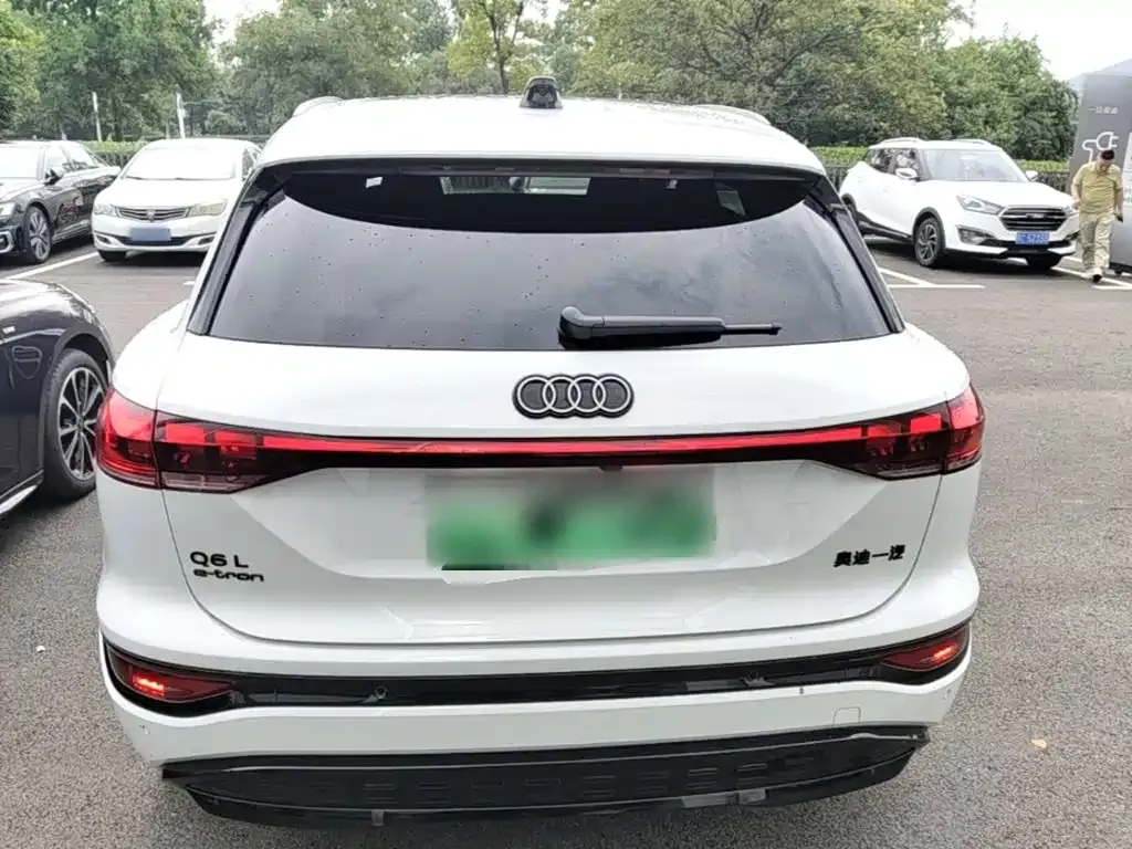 Audi Q6L e-tron — фото 6