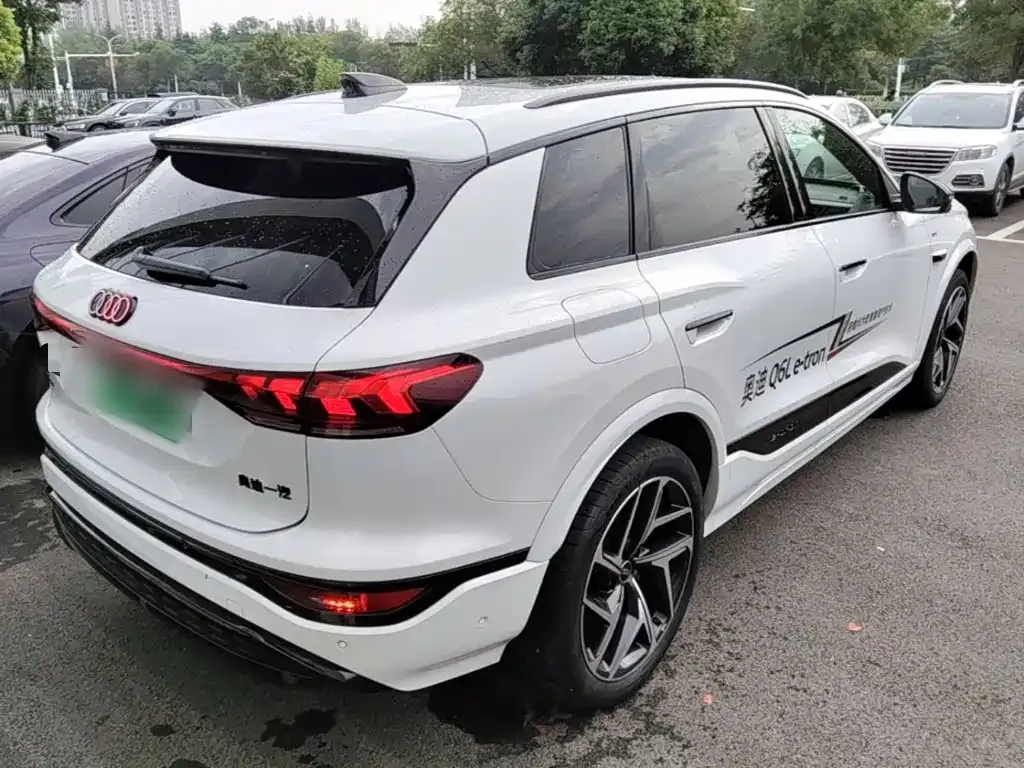 Audi Q6L e-tron — фото 4