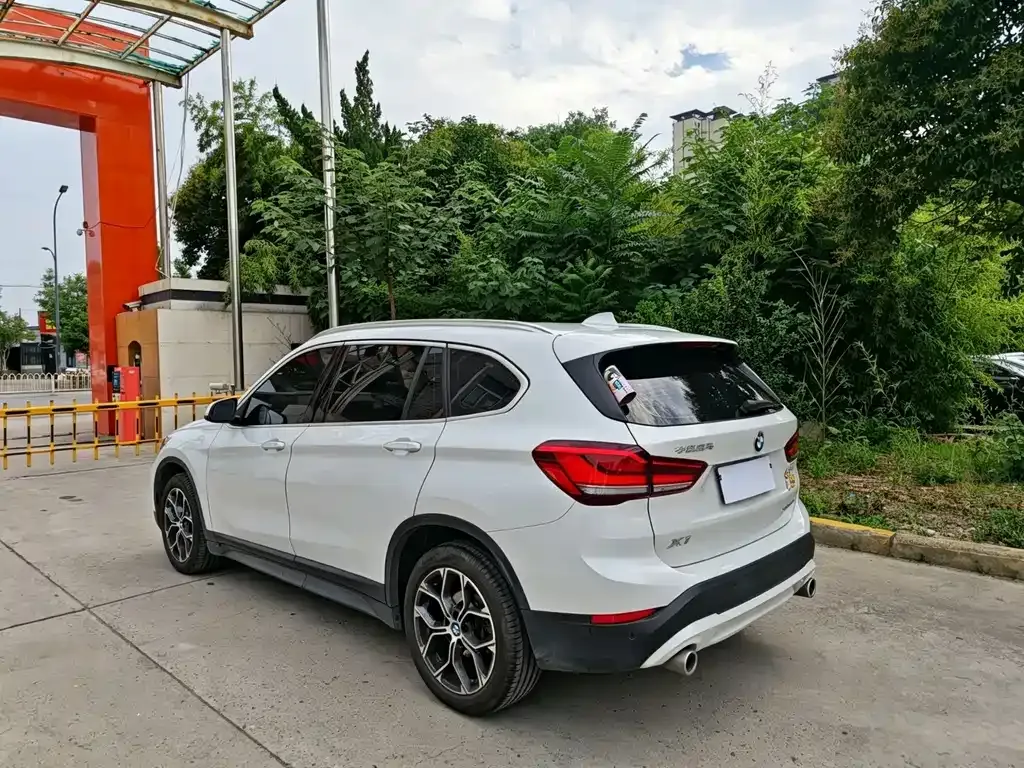 BMW X1 — фото 9
