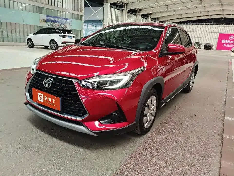 Toyota Yaris L — фото 1