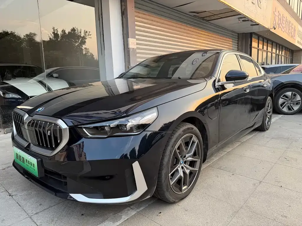 BMW i5