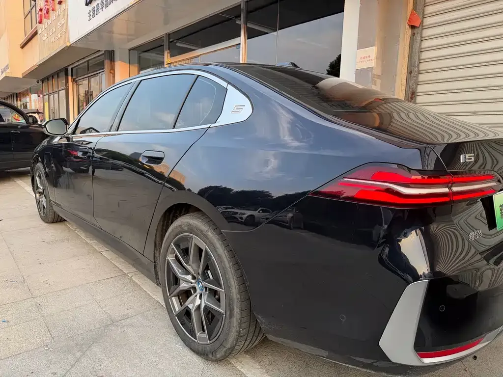 BMW i5 2025 из CN, фото 5