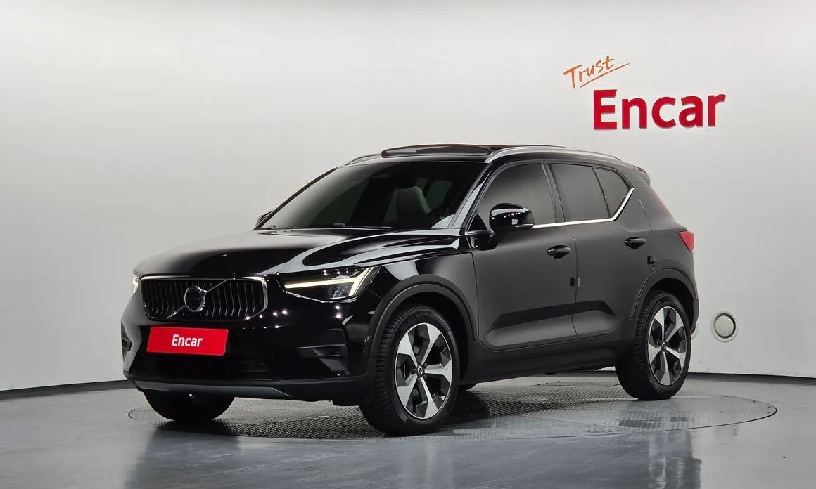 Volvo XC40 — фото 1