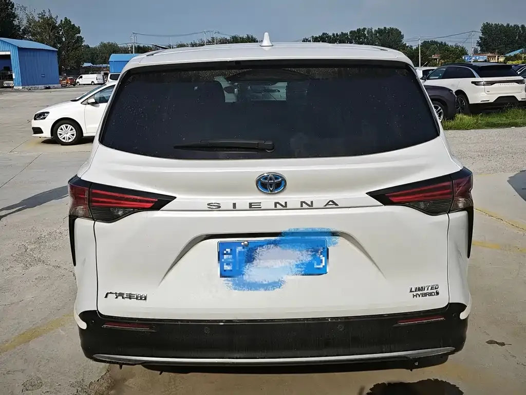 Toyota Sienna — фото 5