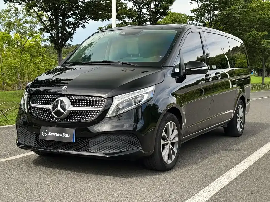 Mercedes-Benz V-Class — фото 1