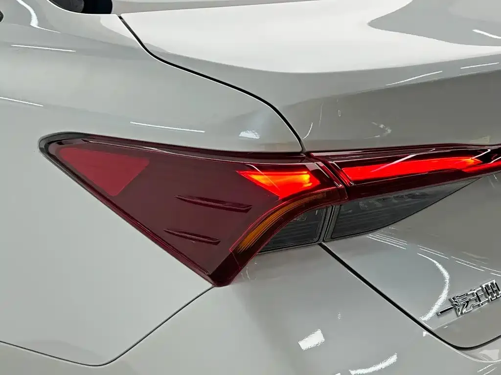 Toyota Avalon — фото 2