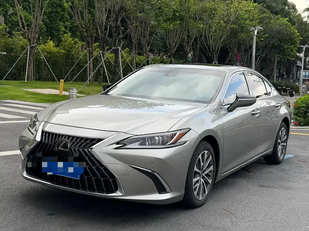 Lexus ES — фото 1