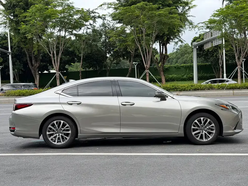 Lexus ES — фото 6