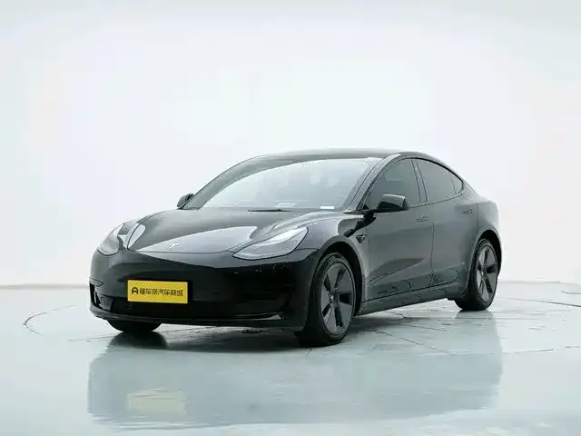 Tesla Model 3 — фото 1
