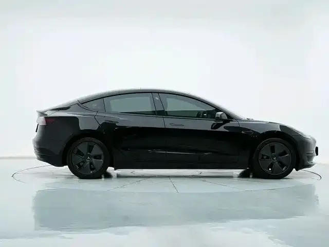 Tesla Model 3 — фото 4