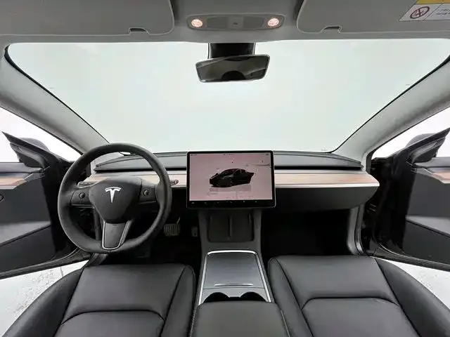 Tesla Model 3 — фото 9