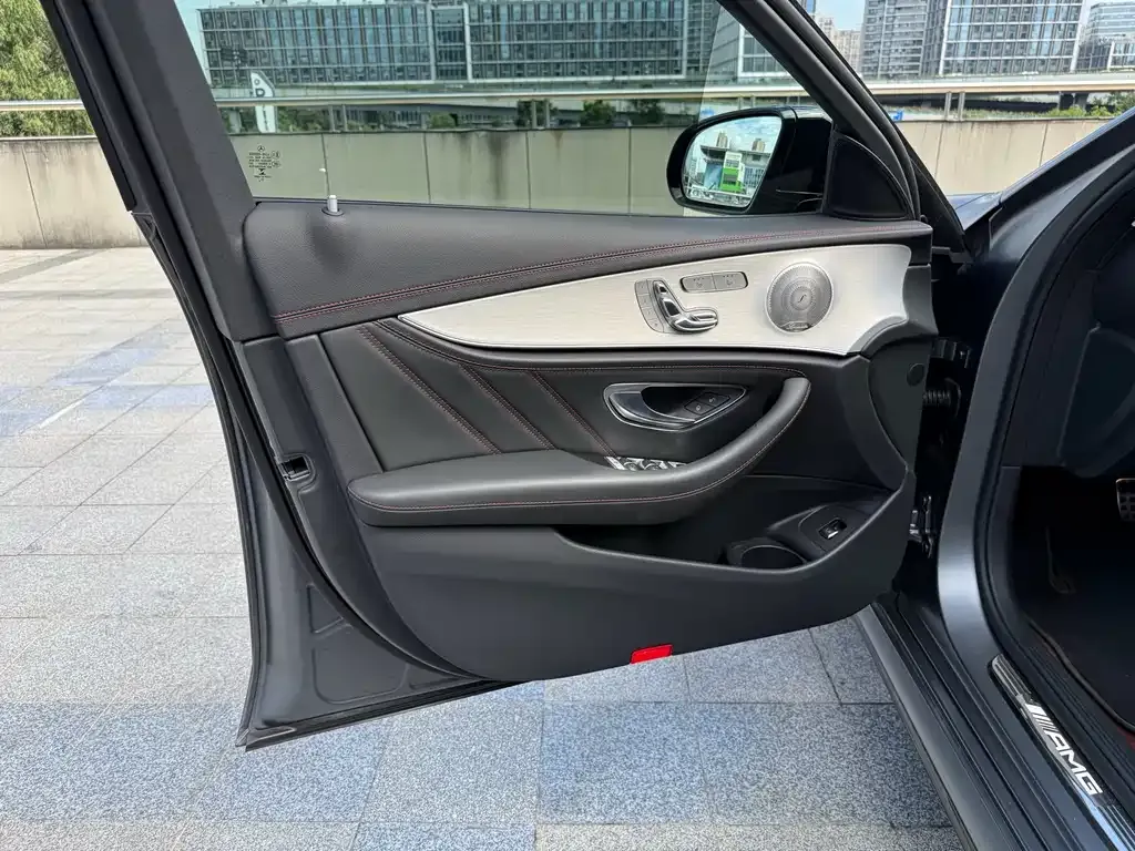 Mercedes-Benz E-Class AMG — фото 9