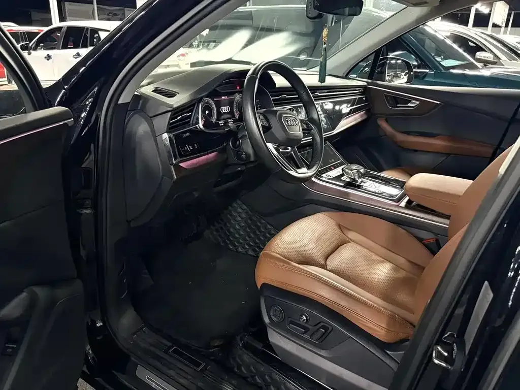 Audi Q7 2021 из CN, фото 5