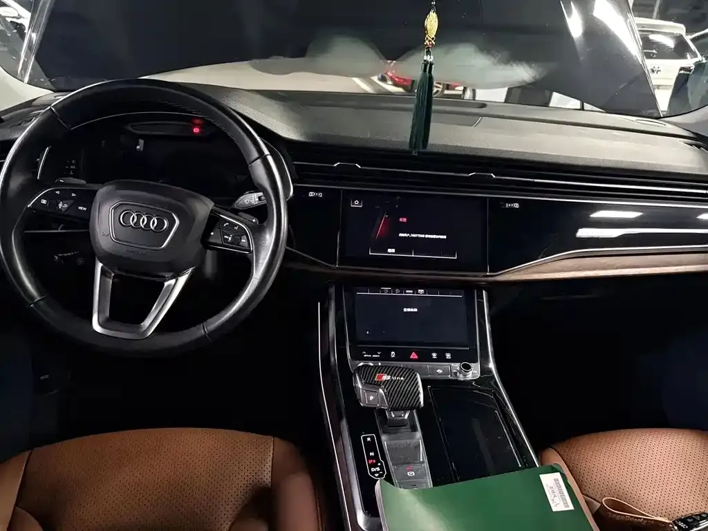 Audi Q7 2021 из CN, фото 4