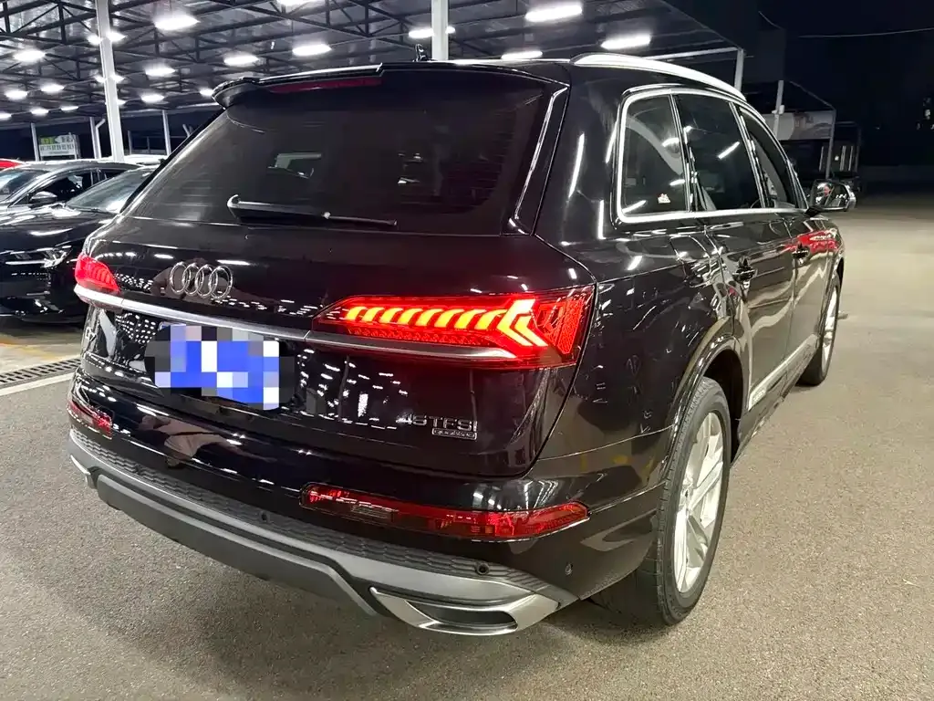 Audi Q7 2021 из CN, фото 7