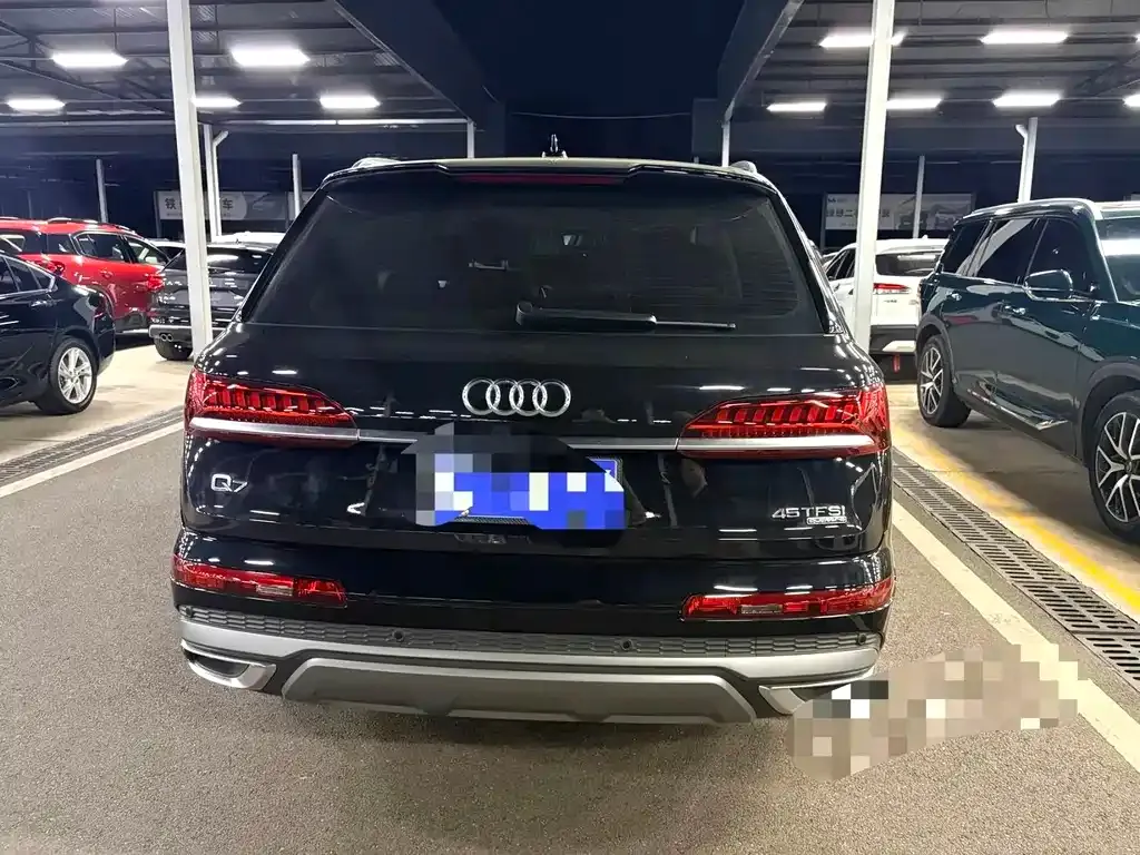 Audi Q7 2021 из CN, фото 6
