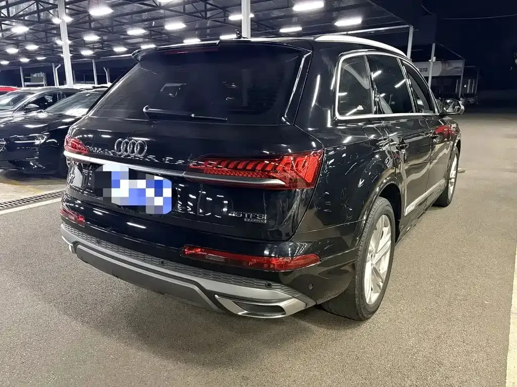 Audi Q7 2021 из CN, фото 9