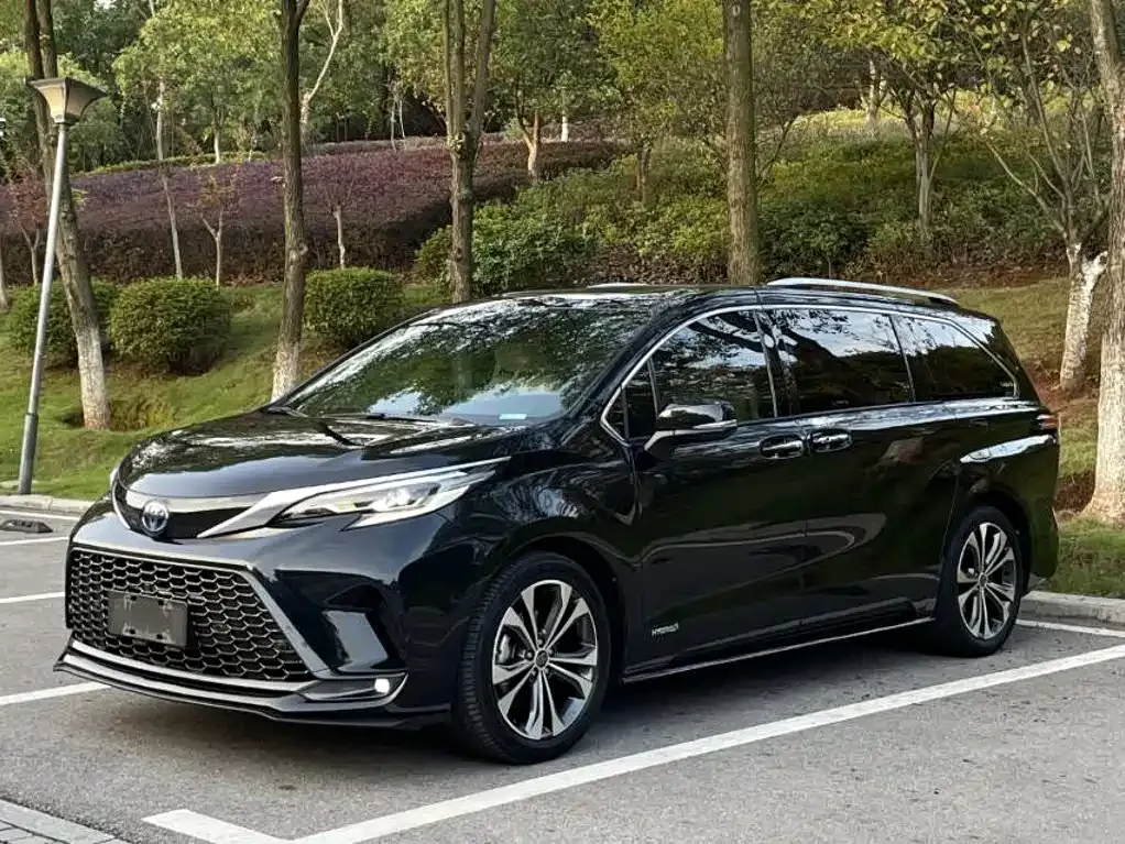 Toyota Granvia — фото 1