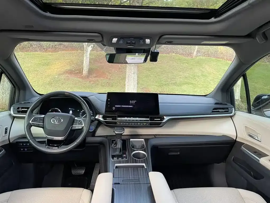 Toyota Granvia — фото 2