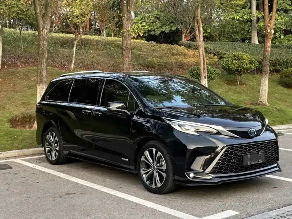 Toyota Granvia — фото 3