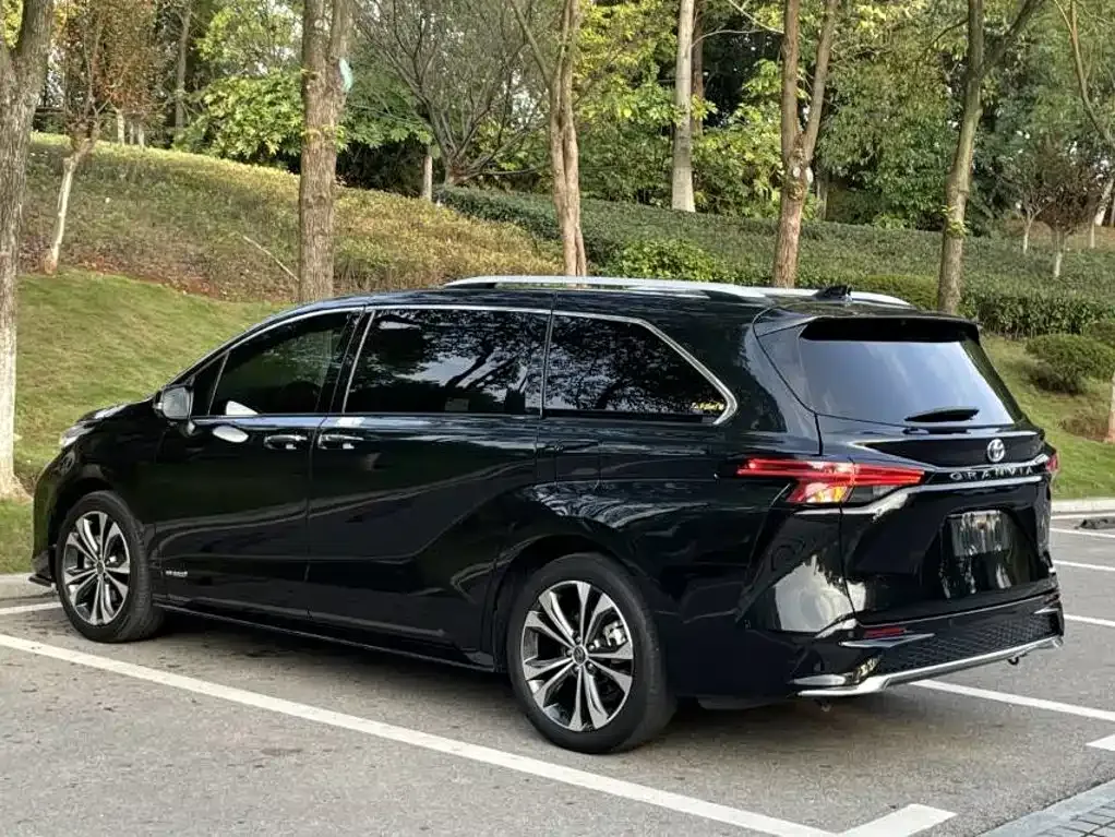 Toyota Granvia — фото 4