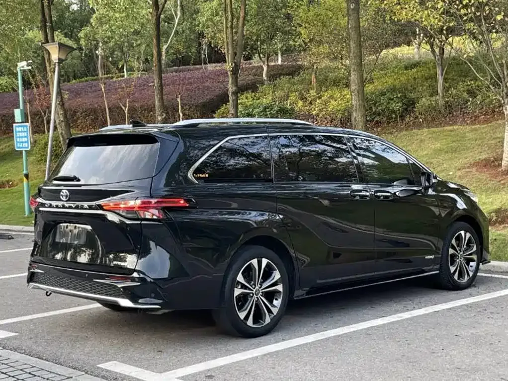 Toyota Granvia — фото 8