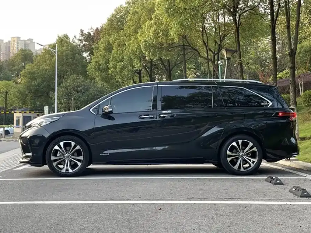 Toyota Granvia — фото 9
