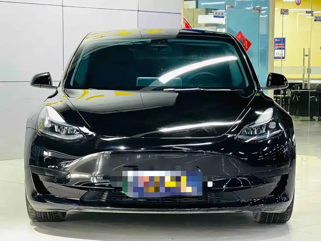 Tesla Model 3 — фото 1