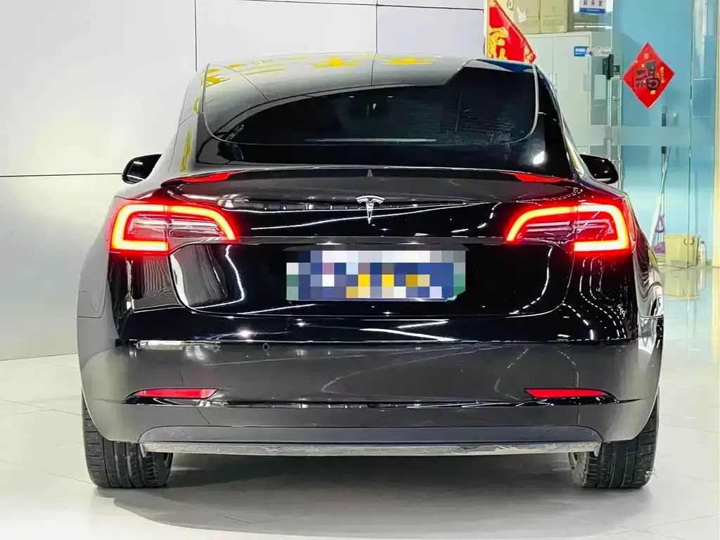 Tesla Model 3 — фото 8