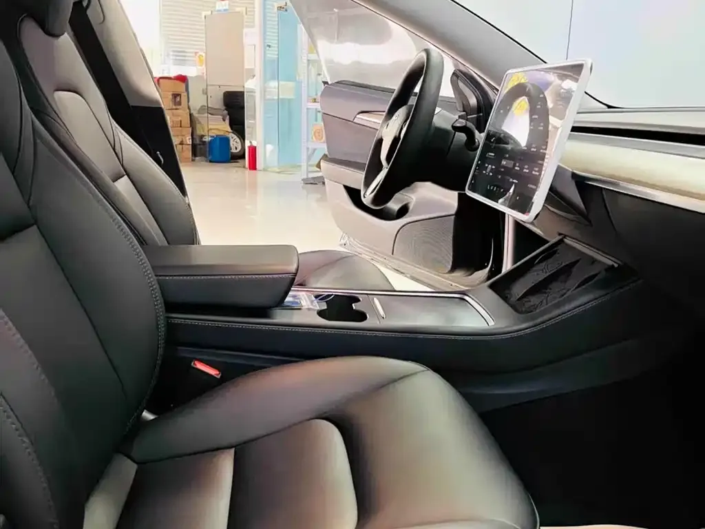 Tesla Model 3 — фото 3