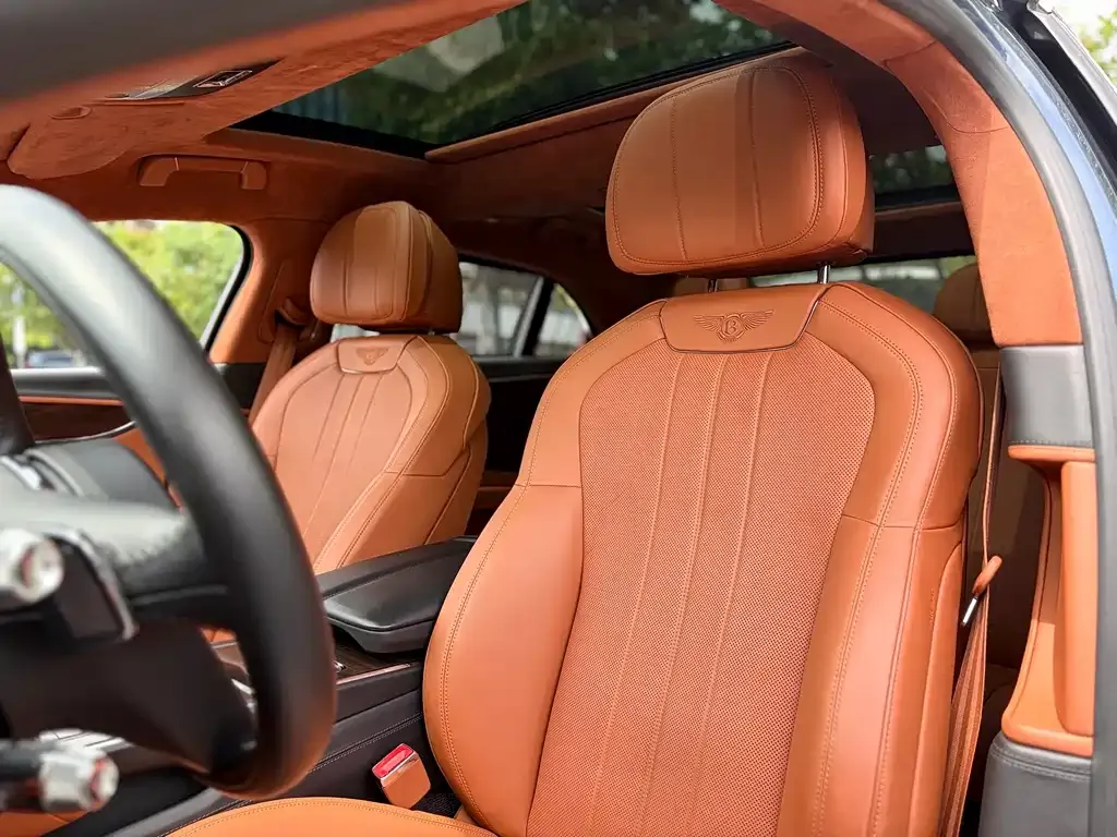 Bentley Flying Spur — фото 6
