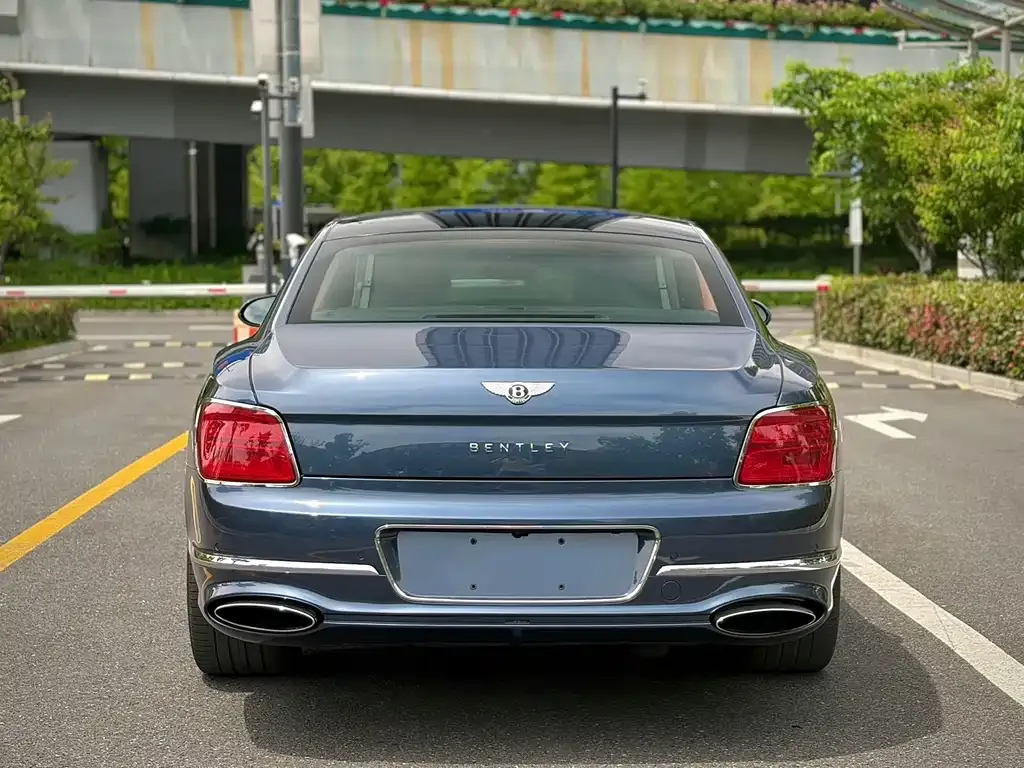 Bentley Flying Spur — фото 5