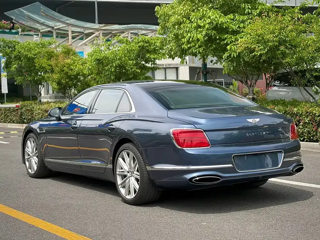 Bentley Flying Spur — фото 7