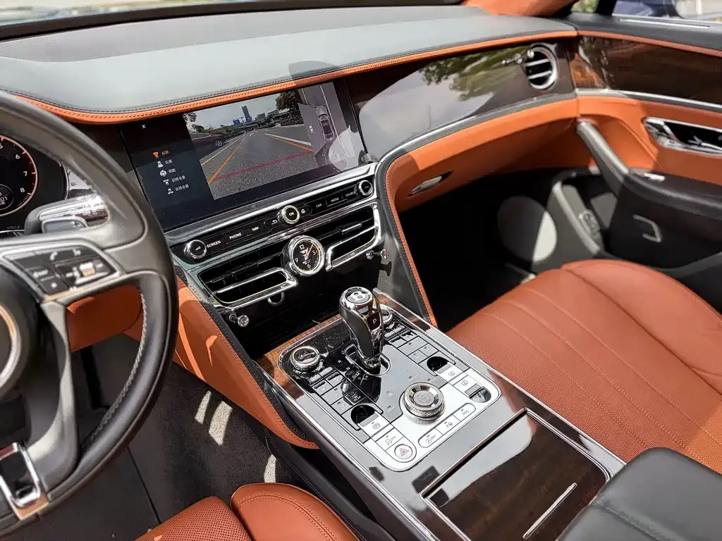 Bentley Flying Spur — фото 4