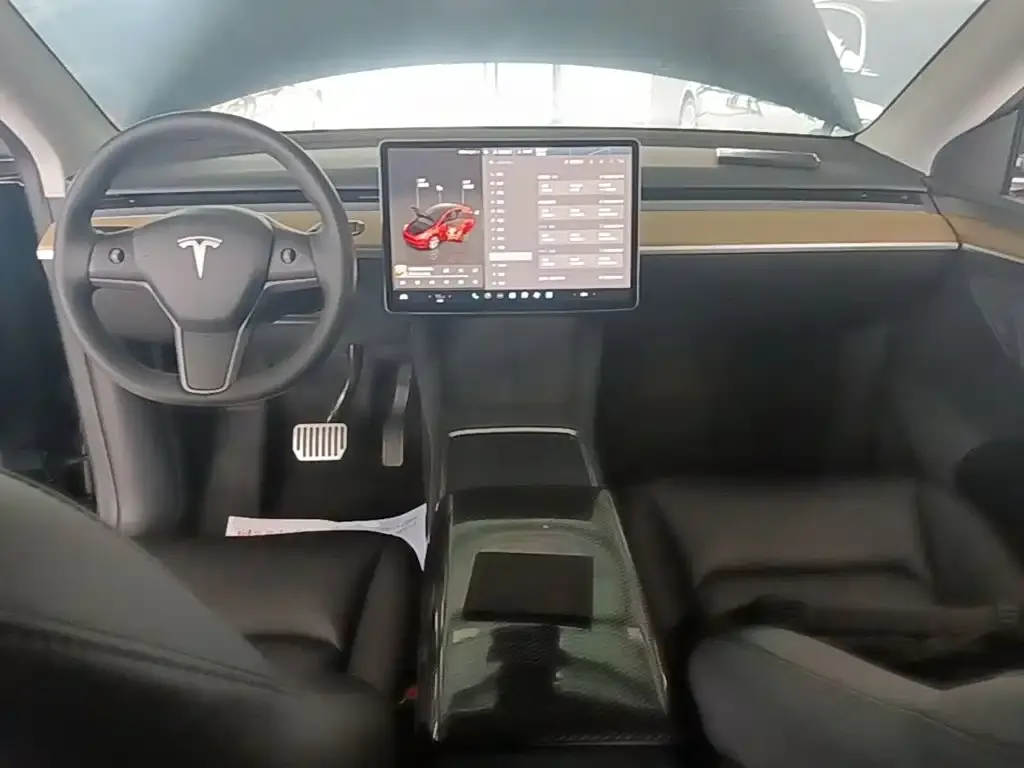 Tesla Model Y — фото 2