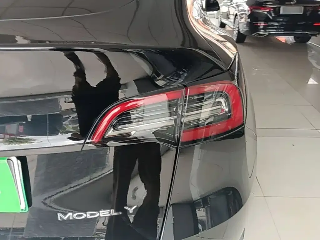 Tesla Model Y — фото 7