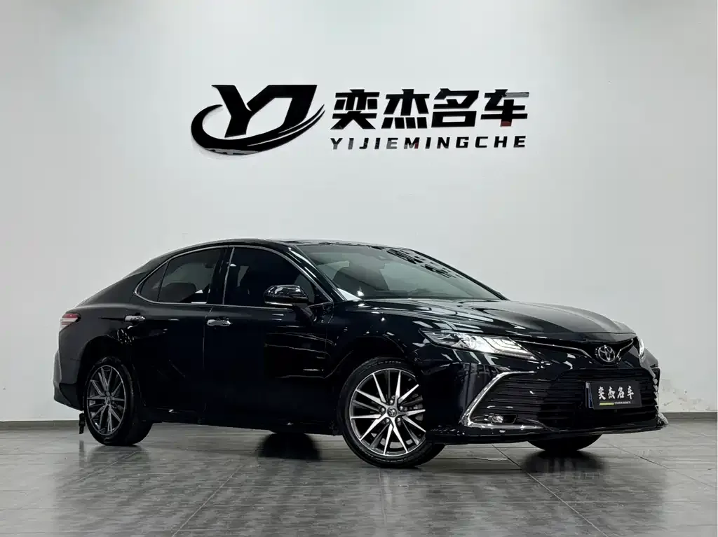 Toyota Camry — фото 4