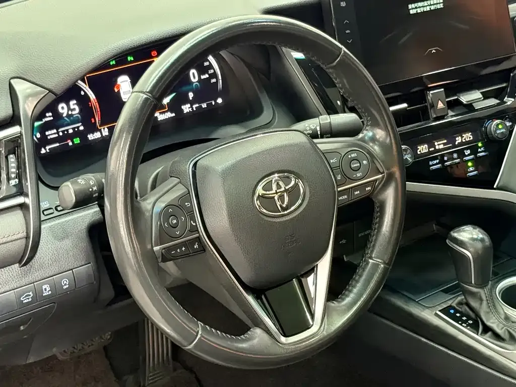 Toyota Camry — фото 7