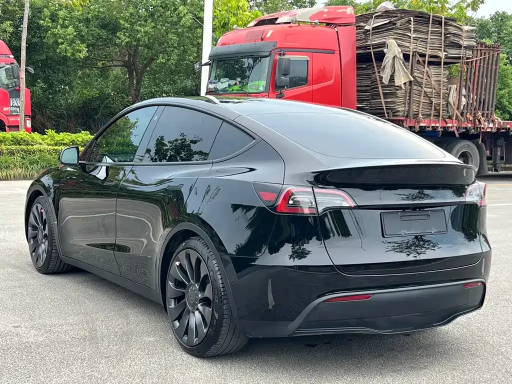 Tesla Model Y — фото 7