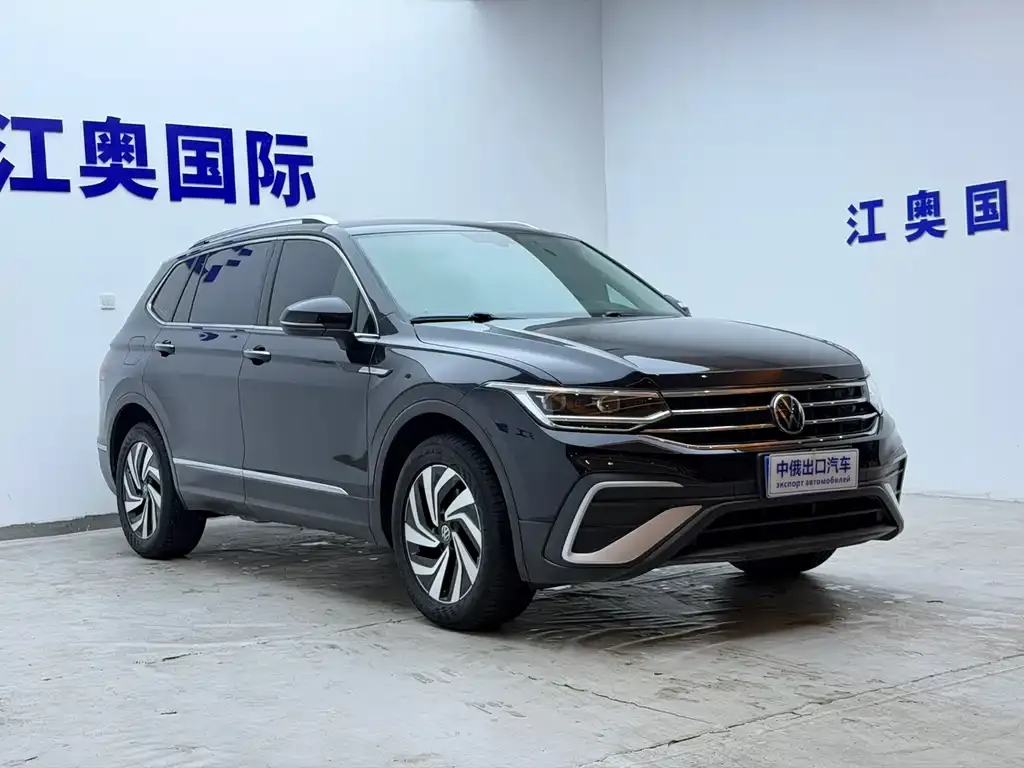 Volkswagen Tiguan L — фото 5