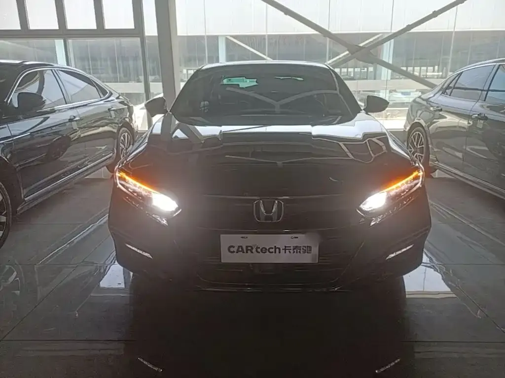 Honda Accord — фото 6