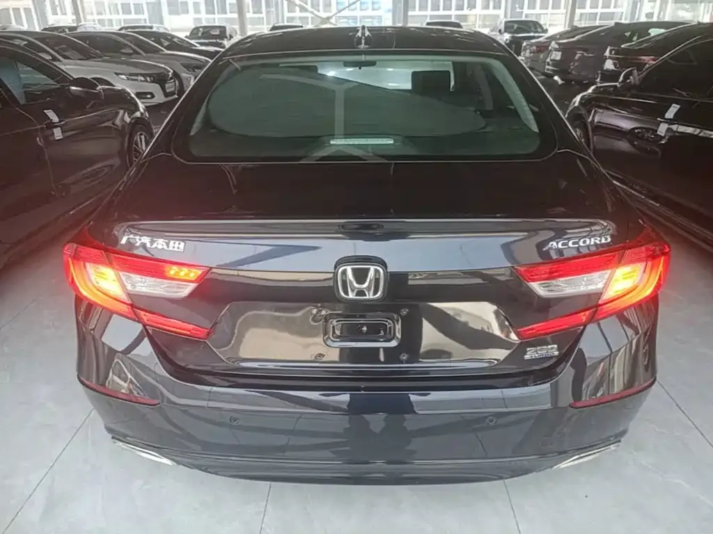 Honda Accord — фото 10