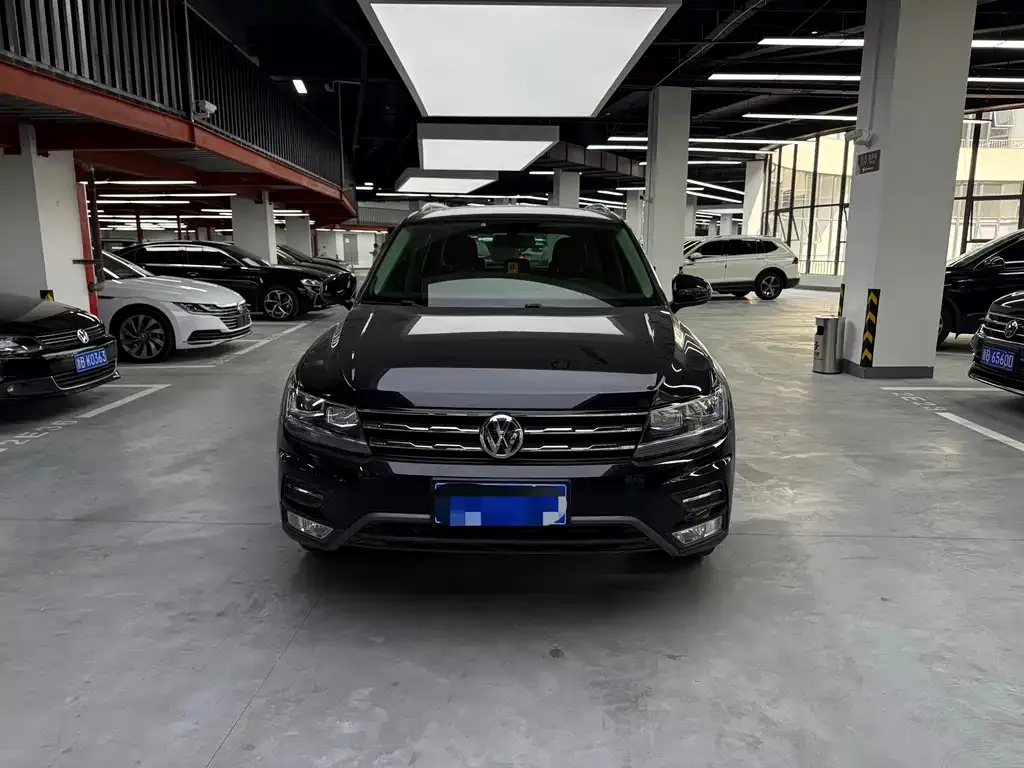 Volkswagen Tiguan L — фото 10
