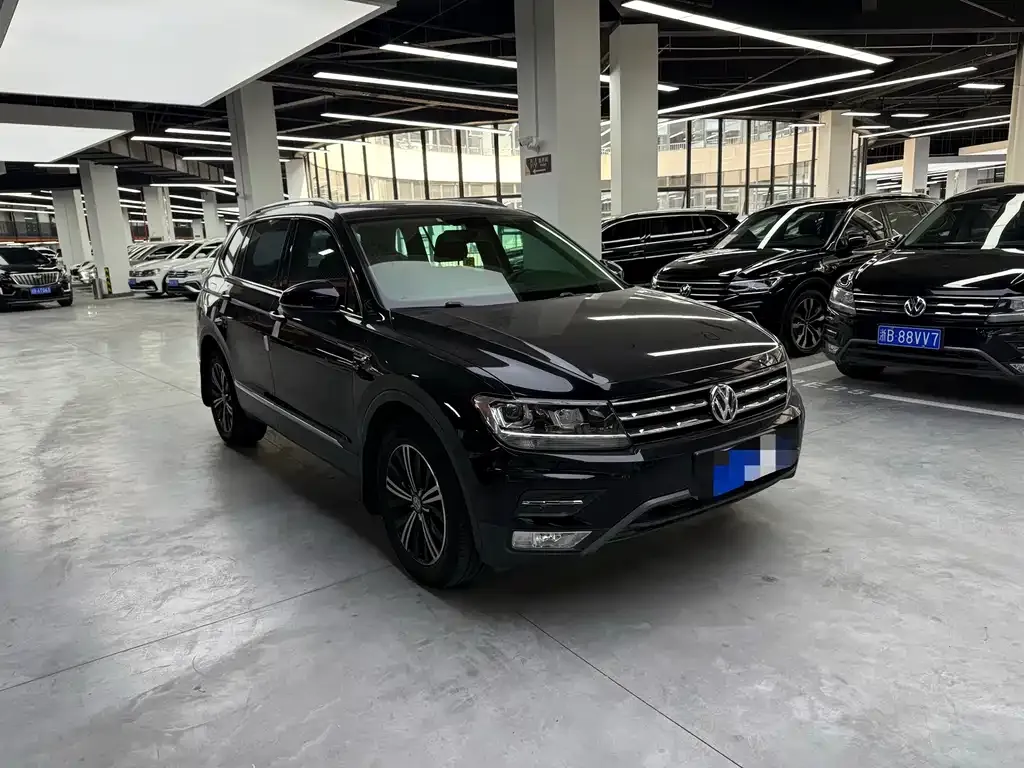 Volkswagen Tiguan L — фото 9